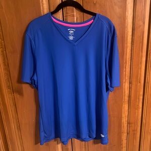 Reel Legends dri-fit v-neck top. Size 1X.
